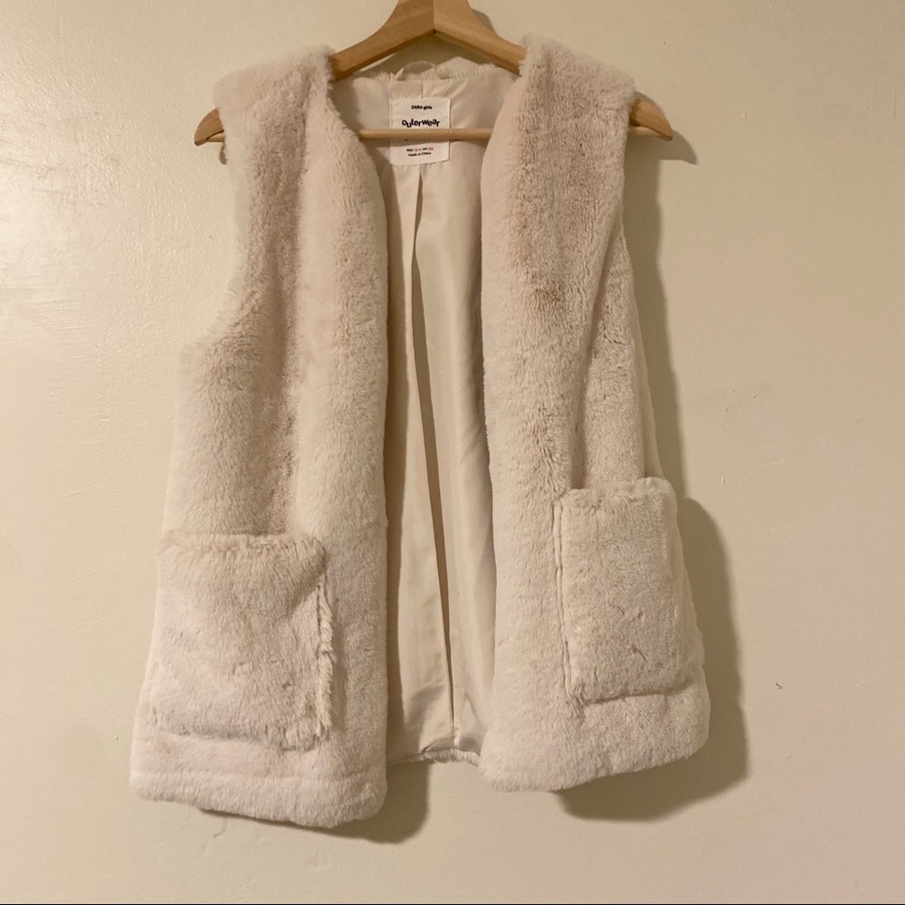 ZARA girls White Faux Fur Vest, 13/14 Large